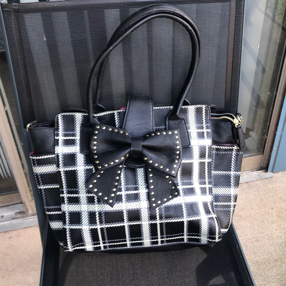 Betsey Johnson bowtie purse!! Mint condition